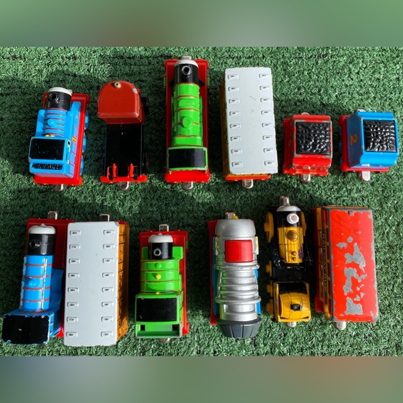 Lot Of 13 Thomas the Train & Friends Die Cast Trains - Picture 7 of 11